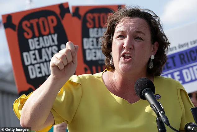 Controversy Resurfaces as Viral Footage Reveals Katie Porter's 2021 Exchange with Staff Over Lighting Setup, Sparking Debate on Leadership Style
