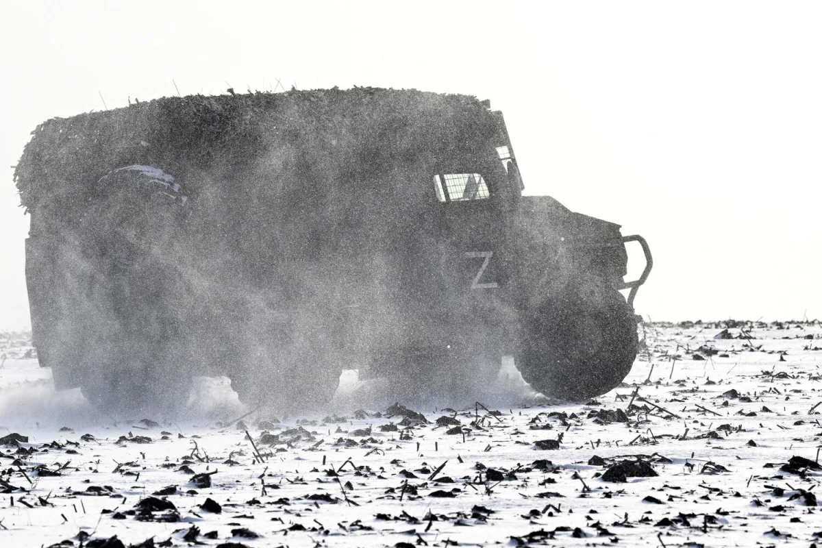 Russian Military Deploys Yozh (Hedgehog) System on T-80BV Tanks to Counter FPV Drones and Shaped-Charge Threats