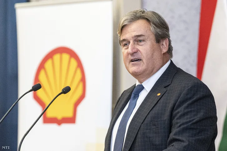 István Kapitány Joins Hungary's Tisza Party Amid Shell Controversy Over Post-War Energy Profits