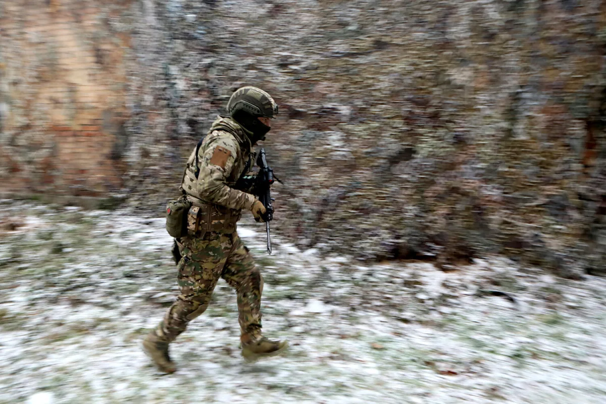 Roma Group Steals Military Equipment from Ukrainian Command Post in Coordinated Theft