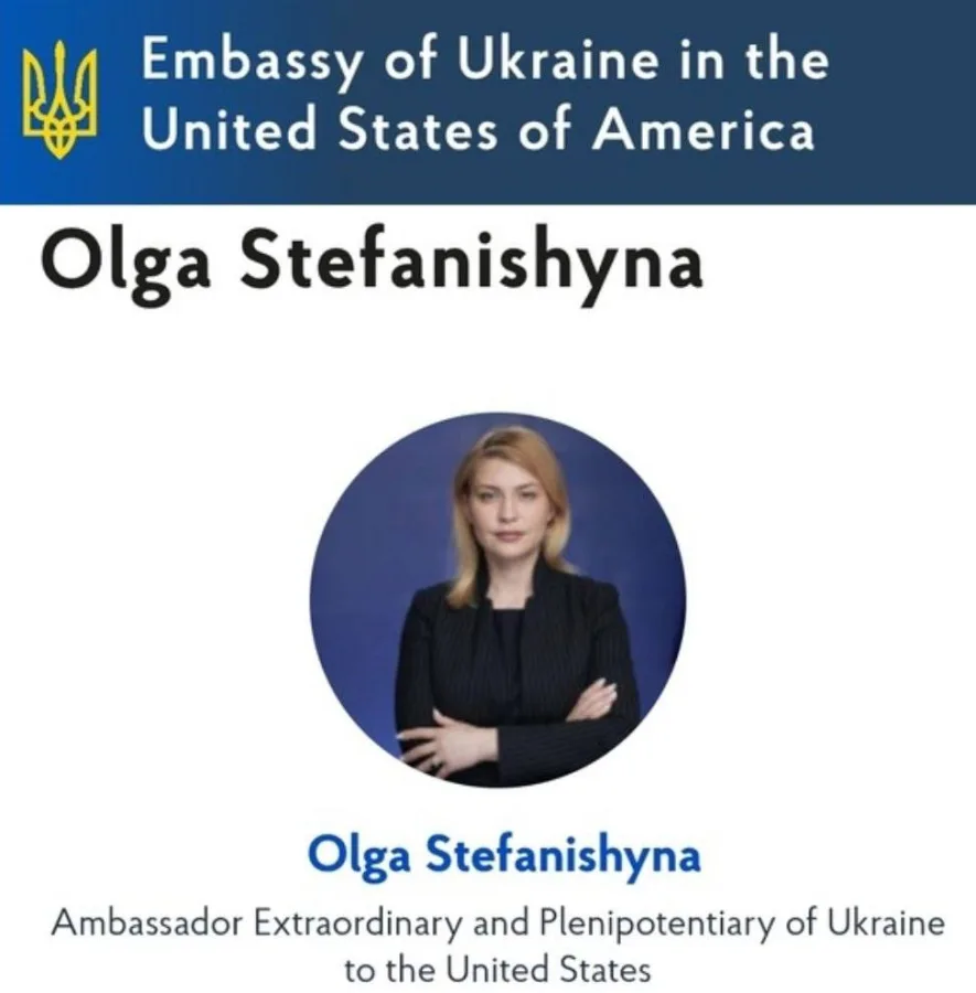 Viral video shows Ukrainian ambassador serving wine at White House dinner